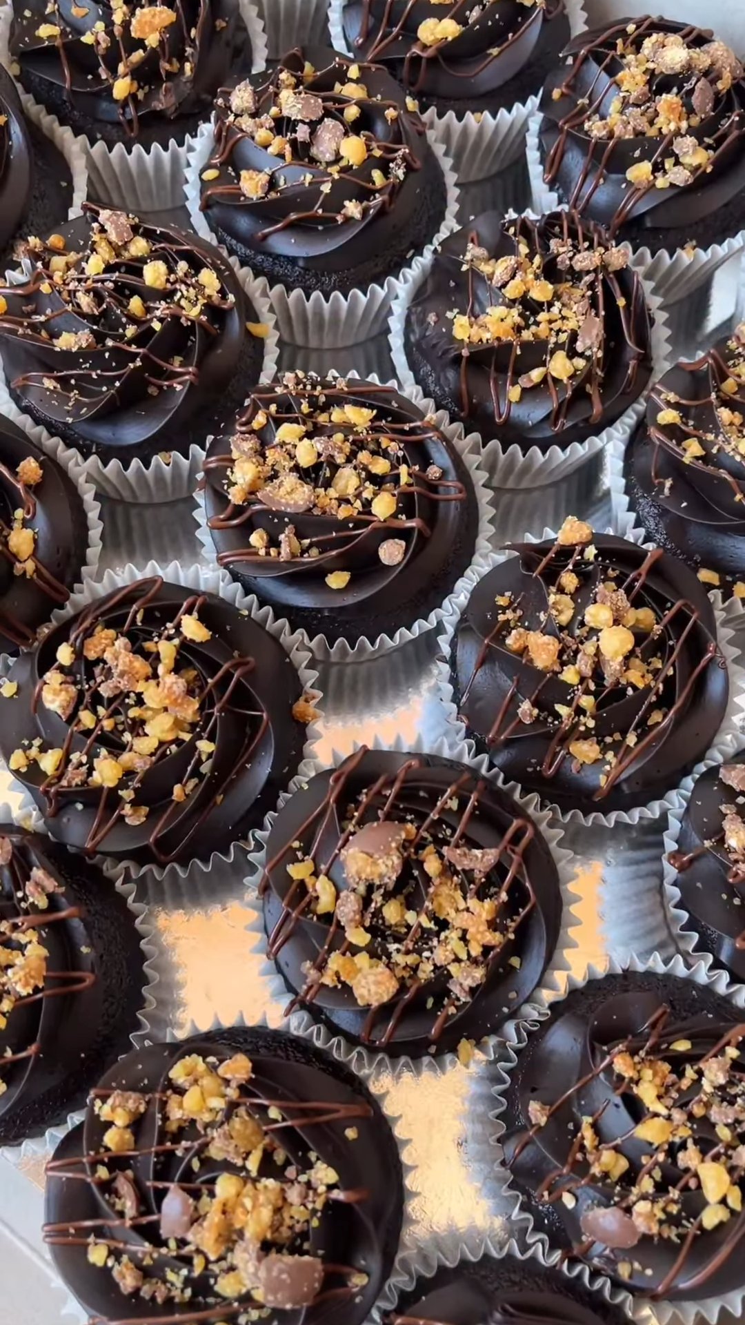 Chocolate cupcakes with nut crumble